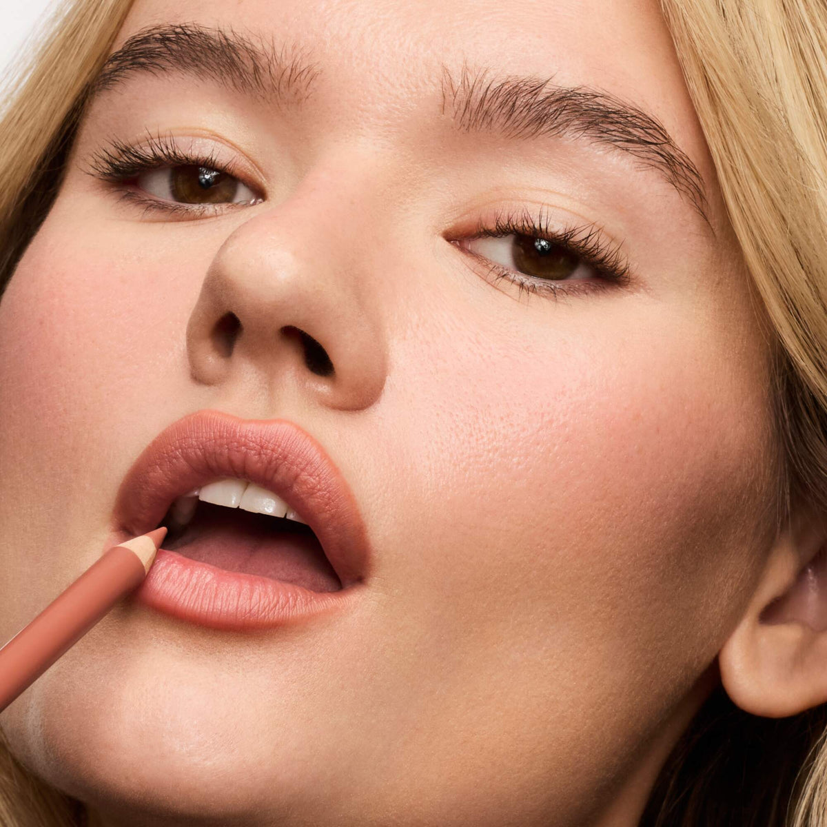 softline-lip-liner-latte-v6 SoftlineLipLiner_Latte_8.jpg