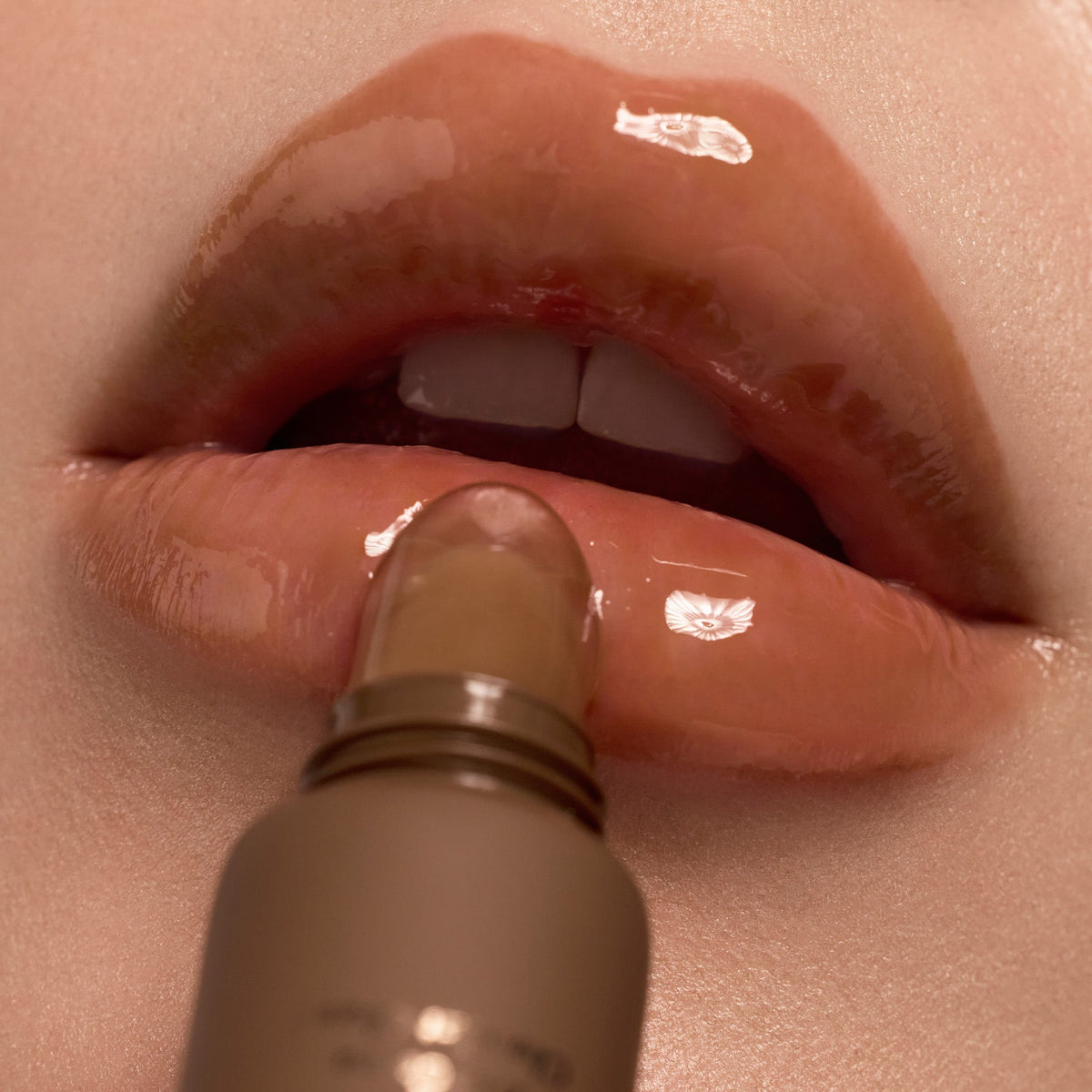 lip-butter-balm-hot-cocoa-e5 LBB-Hot-Cocoa-2025-Lip.jpg